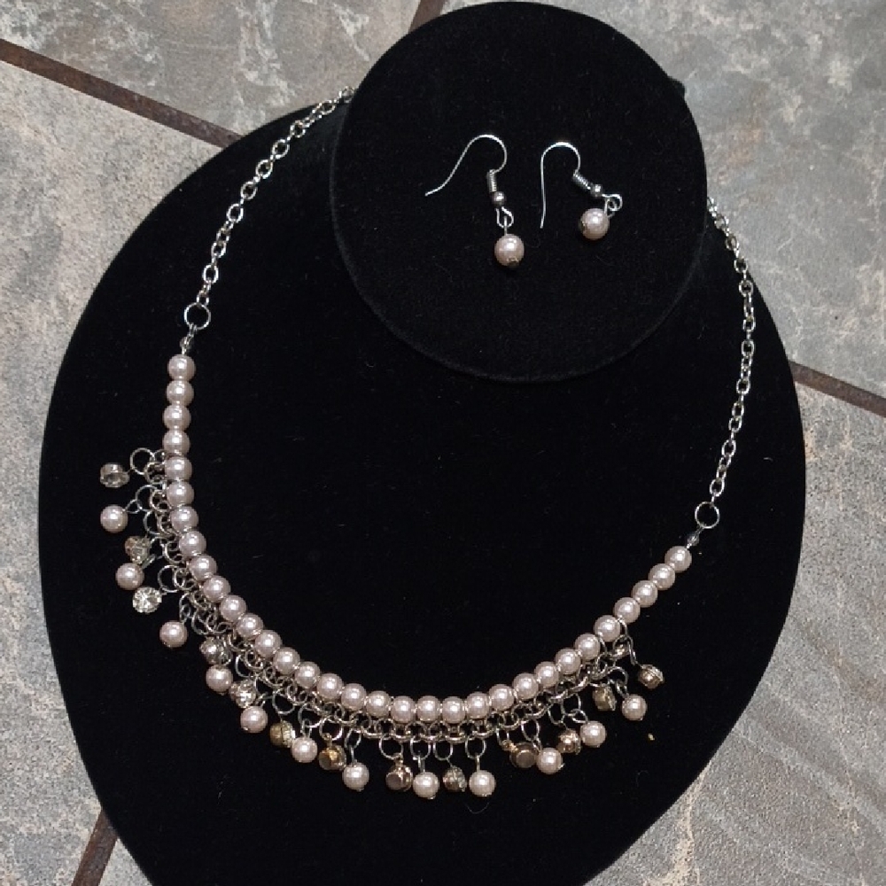 Chic Silver Pearl Necklace and Earring Set